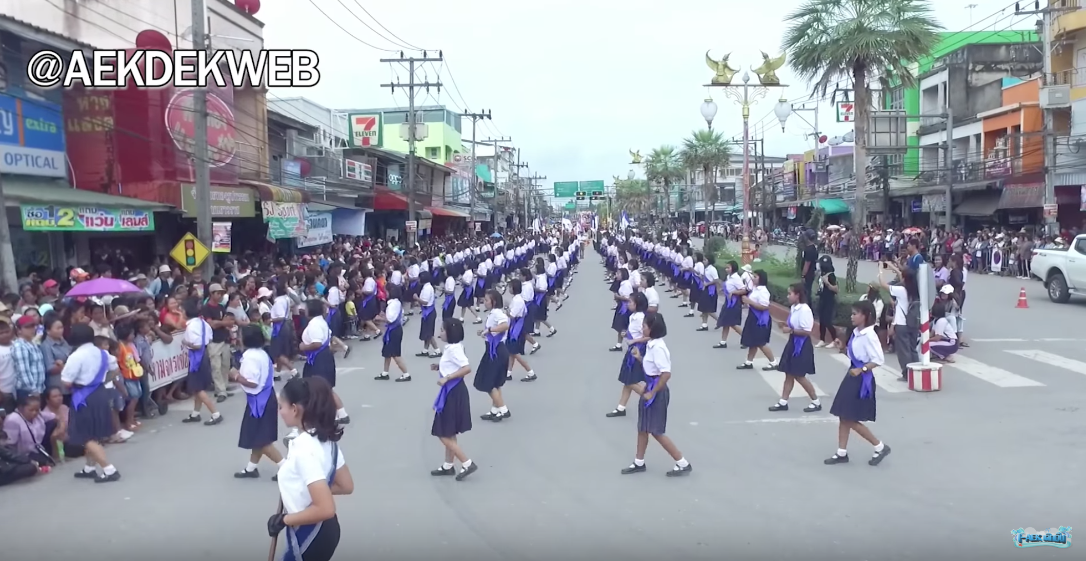 กองโชว์ โรงเรียนชะอวดเต้นบาสโลป