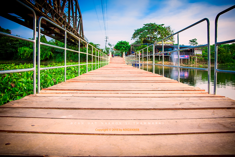 สะพานทุ่นลอยน้ำ ชะอวด